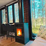 Lapland Riverside 4 Hilla , Yllaes, Tiny With Sauna, Fireplace, Terrace, Bbq, Wifi, Ski, Fishing, Pets Ok Domek alpejski